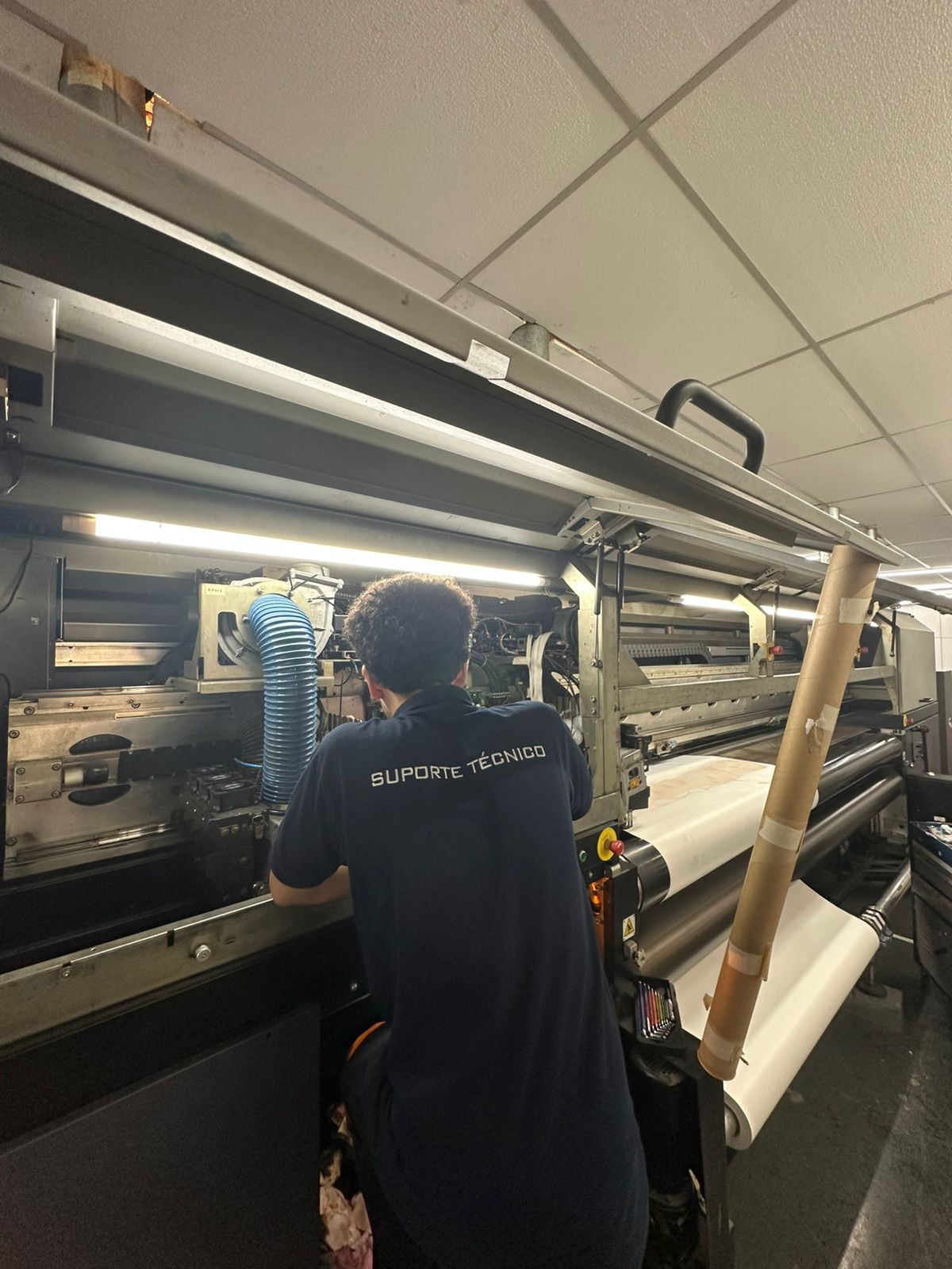 Suporte técnico DG em impressora digital de grande formato